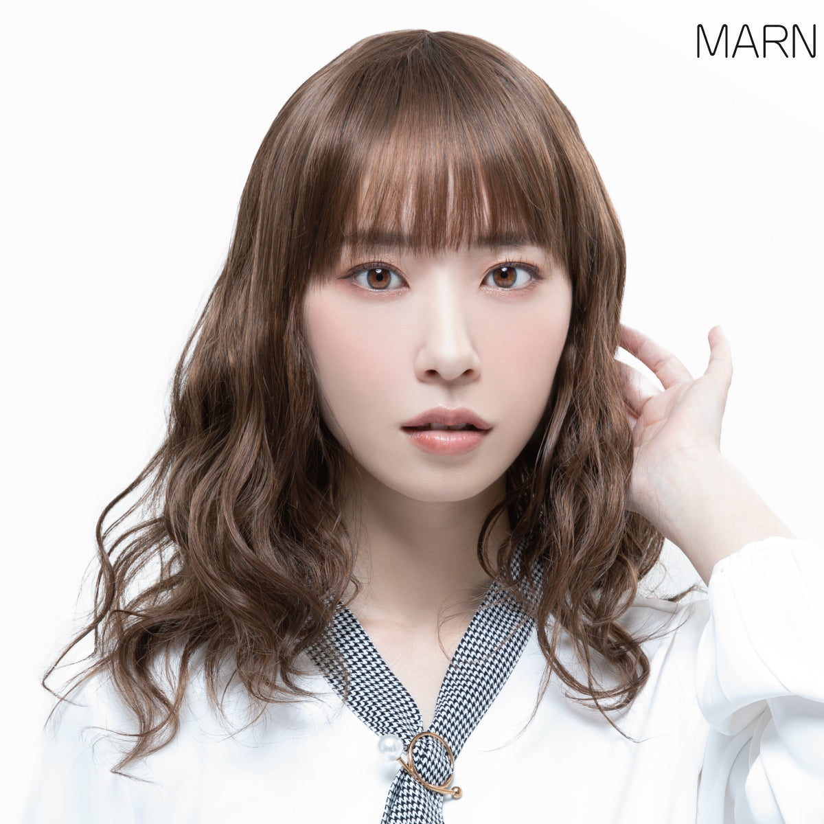センシュアルミディアムレイヤー フルウィッグ